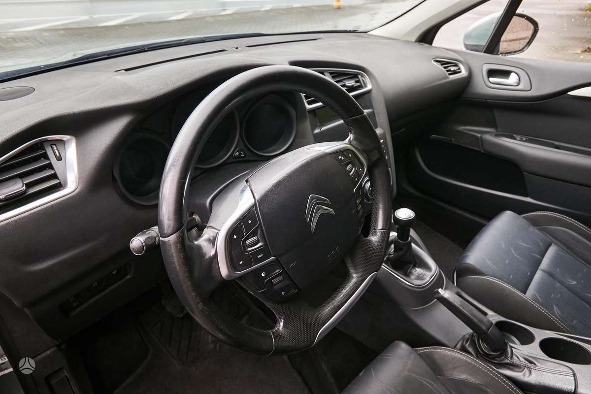 Citroen C4, 1.6 l., hatchback