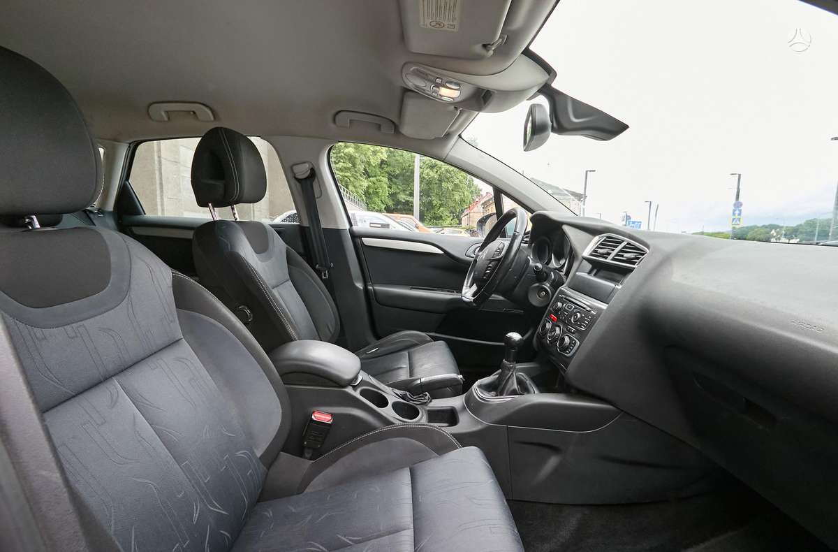 Citroen C4, 1.6 l., hatchback