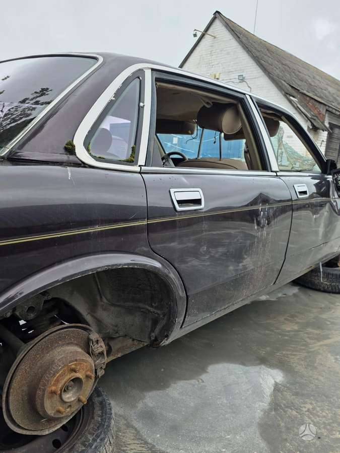 Jaguar XJ40 dalimis