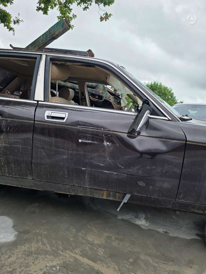 Jaguar XJ40 dalimis