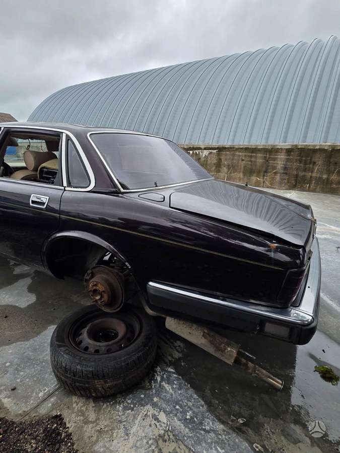 Jaguar XJ40 по частям