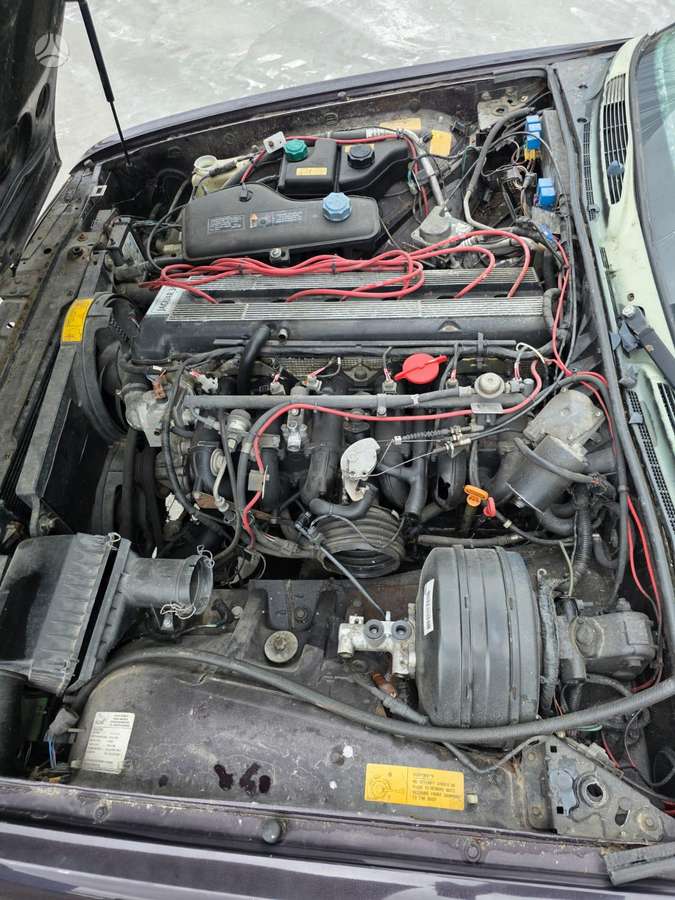 Jaguar XJ40 dalimis