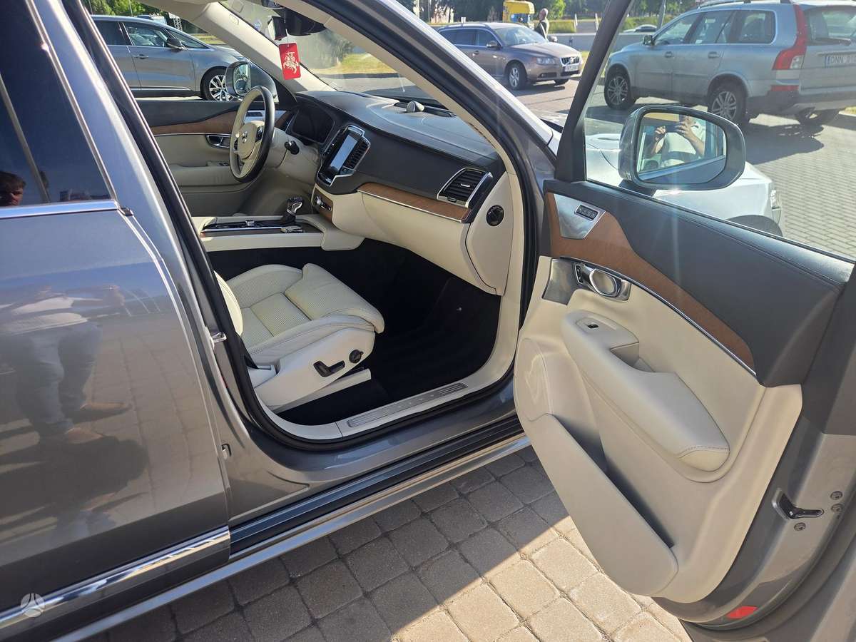 Volvo XC90 - 8
