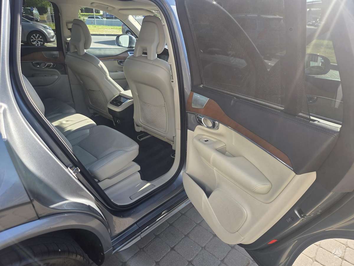 Volvo XC90 - 11