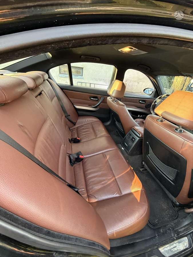 BMW 330, 3.0 l., Седан