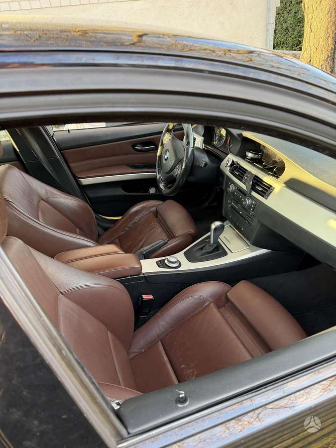 BMW 330, 3.0 l., Седан