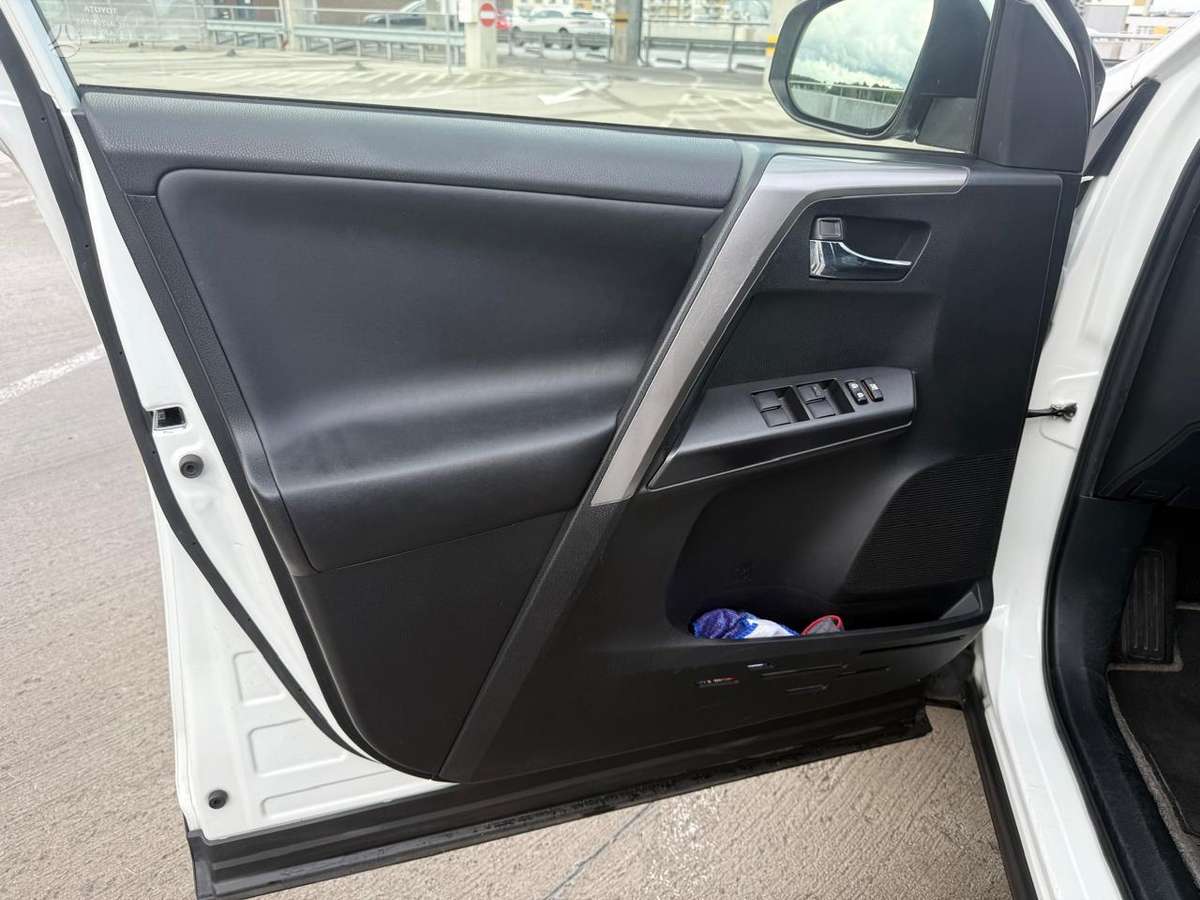 Toyota RAV4 - 6