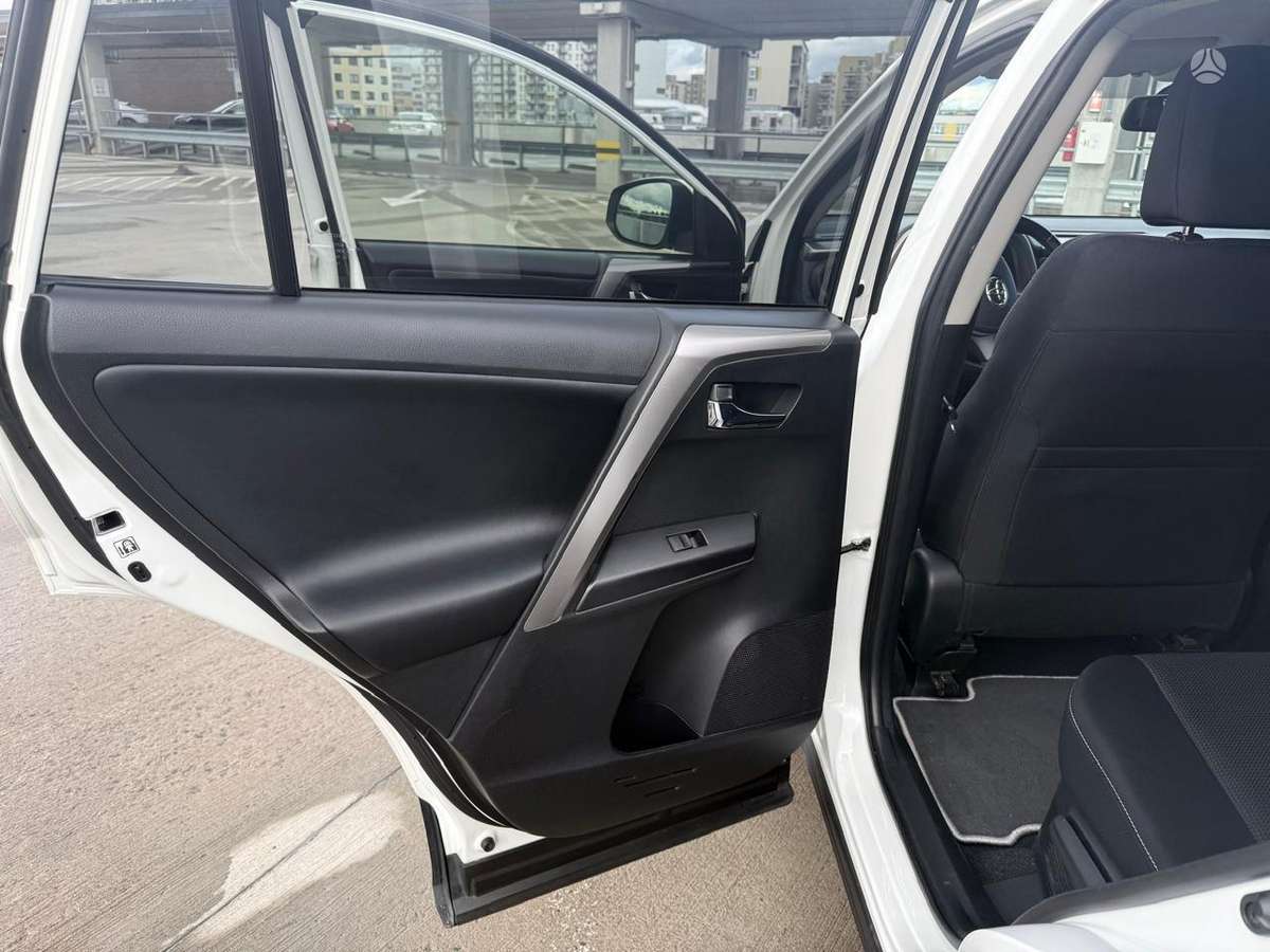Toyota RAV4 - 8