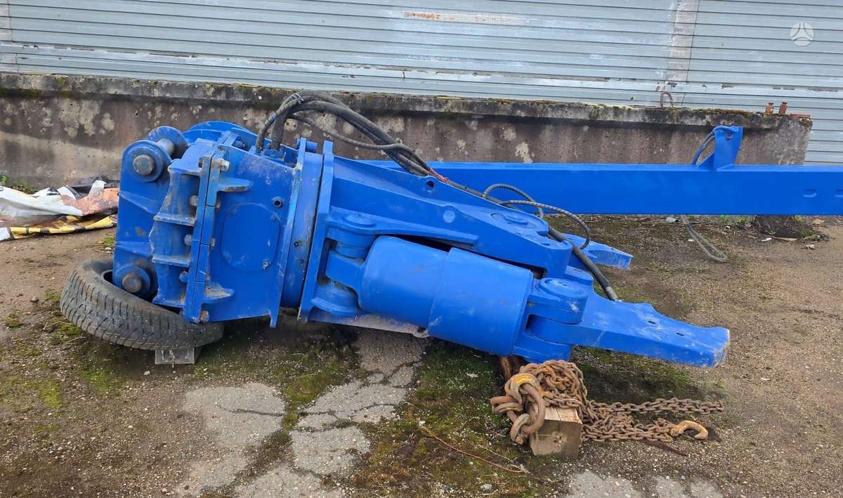 -Kita- Mantovanibenne CR26, hydraulic shears