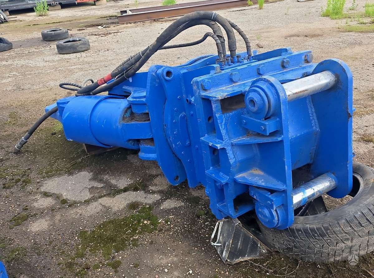 -Kita- Mantovanibenne CR26, hydraulic shears
