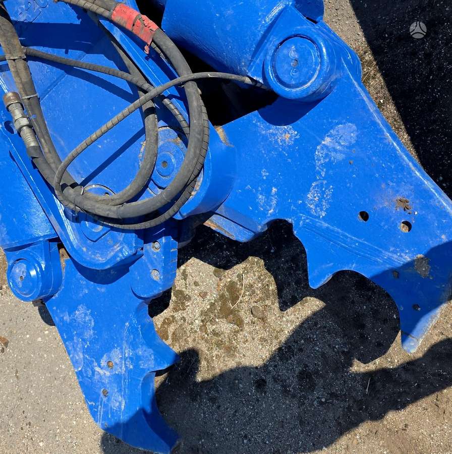 -Kita- Mantovanibenne CR26, hydraulic shears