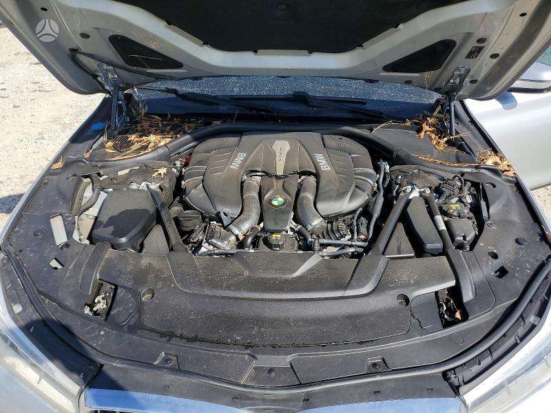 BMW 750, 4.4 l., Седан