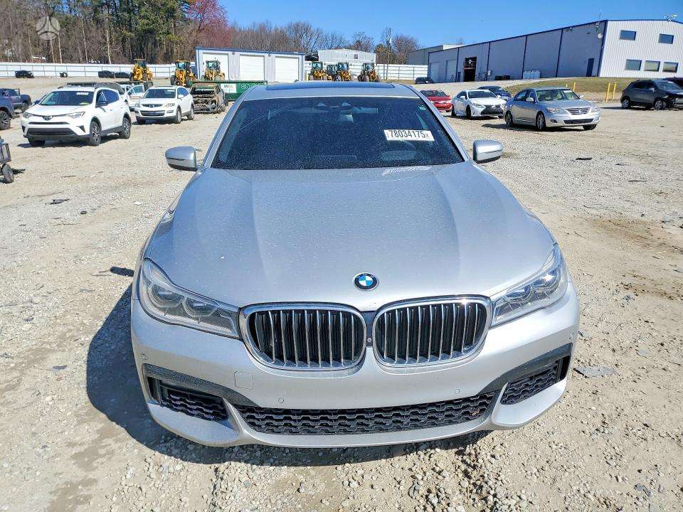 BMW 750, 4.4 l., Седан