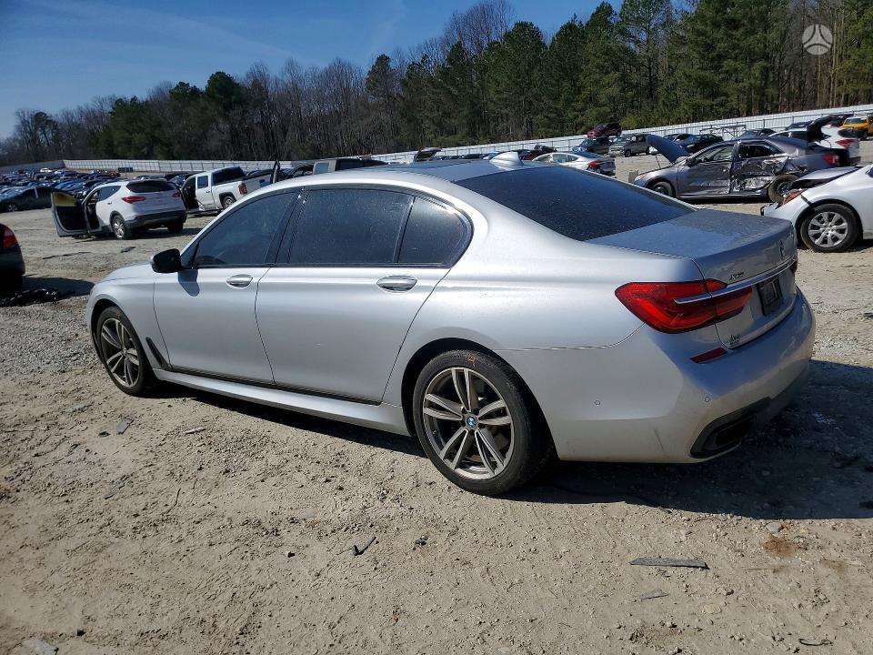 BMW 750, 4.4 l., Седан