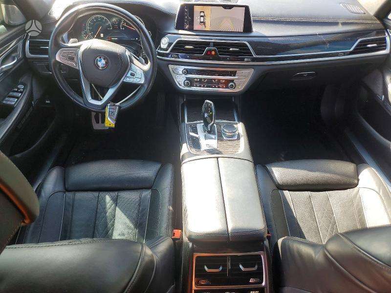 BMW 750, 4.4 l., Седан