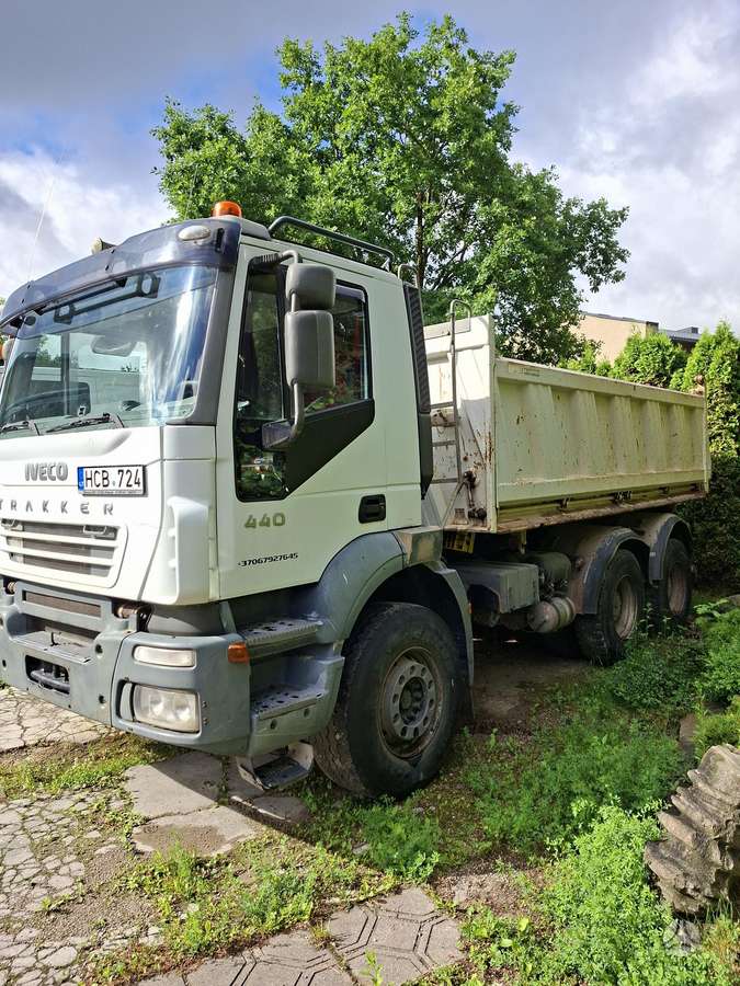 Iveco Trakker, dumpers / tippers