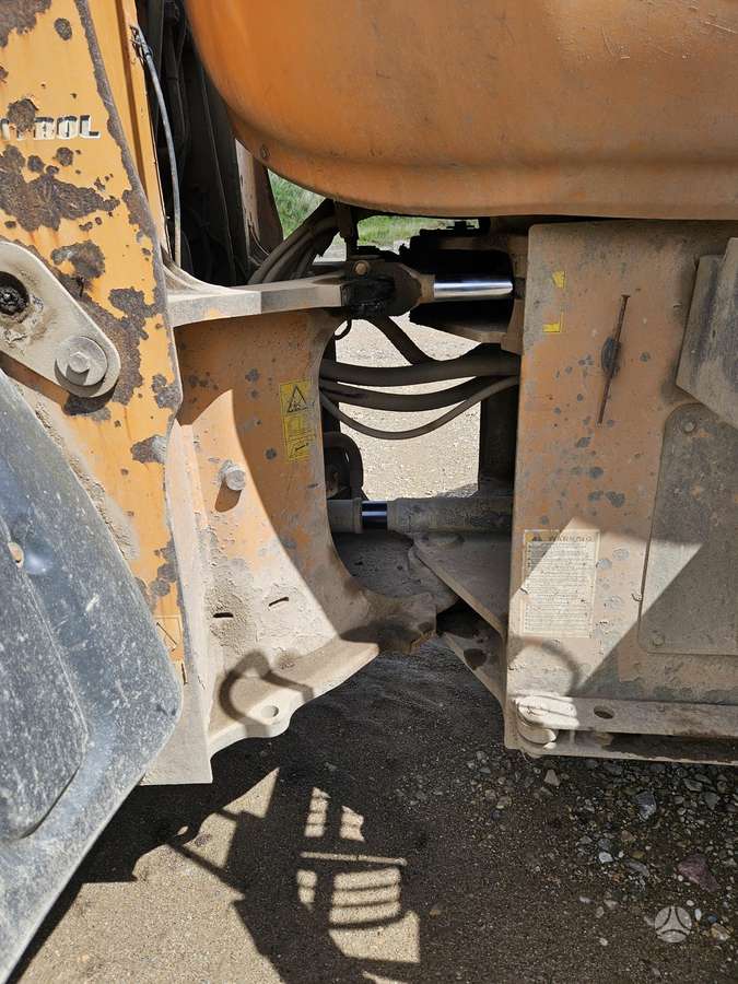 Case 821F, frontal loader