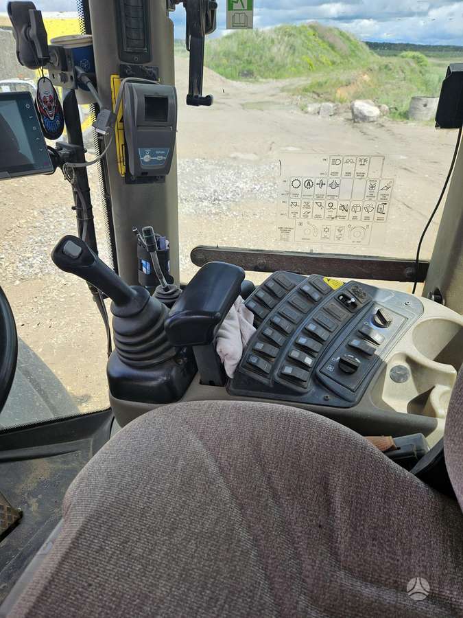 Case 821F, frontal loader