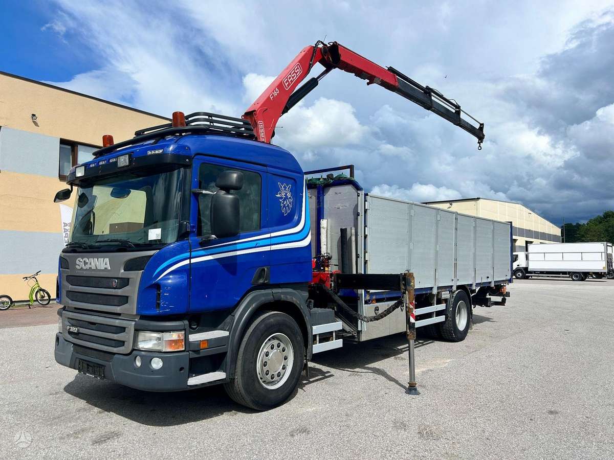 Scania P320, su kranu
