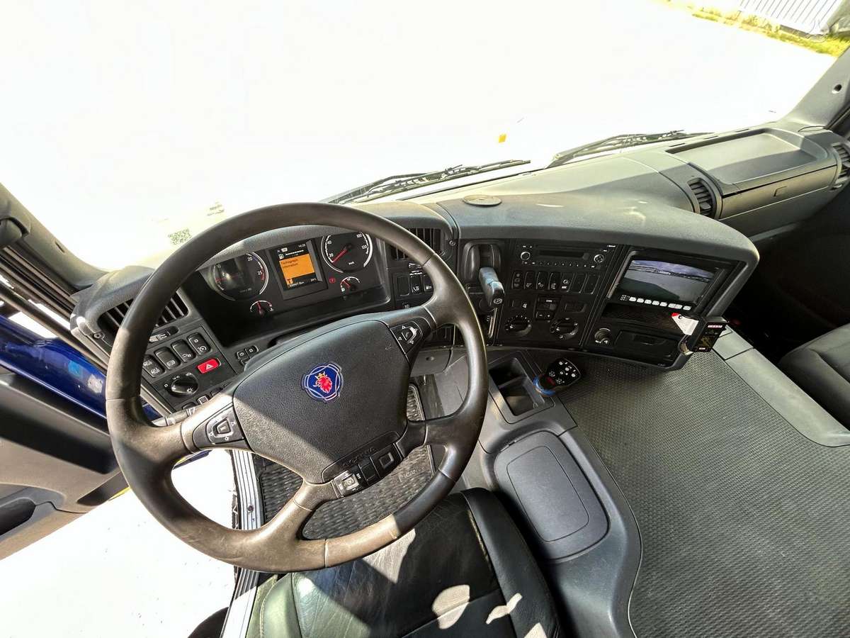 Scania P320, su kranu