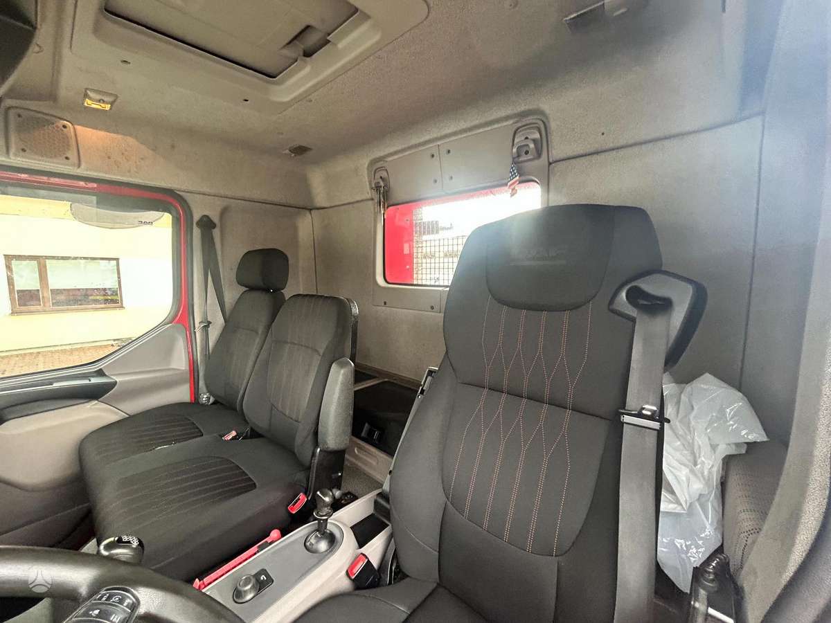 DAF LF210, auto transporters