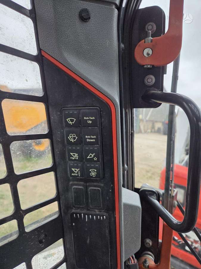 Bobcat T76, mini iekrāvēji