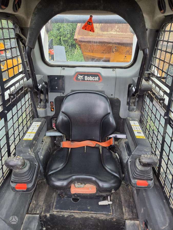 Bobcat T76, mini loaders