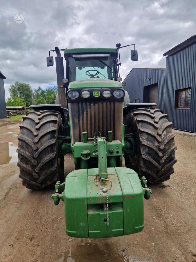 John Deere 8220, traktoriai