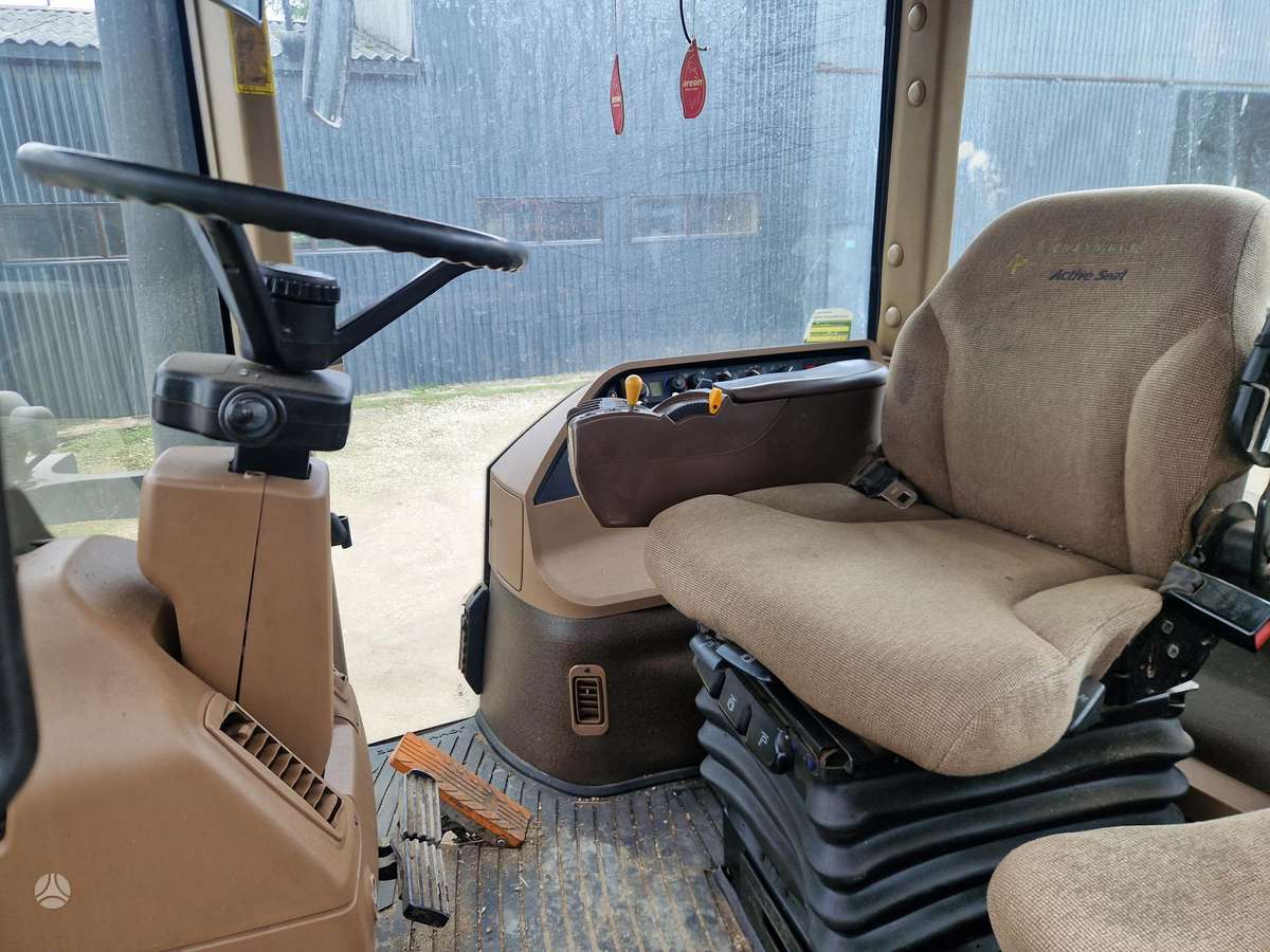 John Deere 8220, tractors