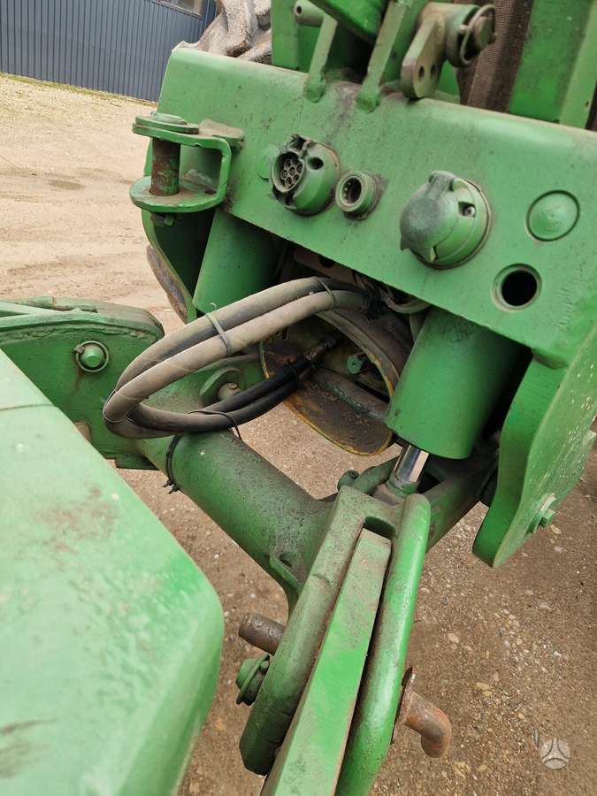John Deere 8220, traktoriai