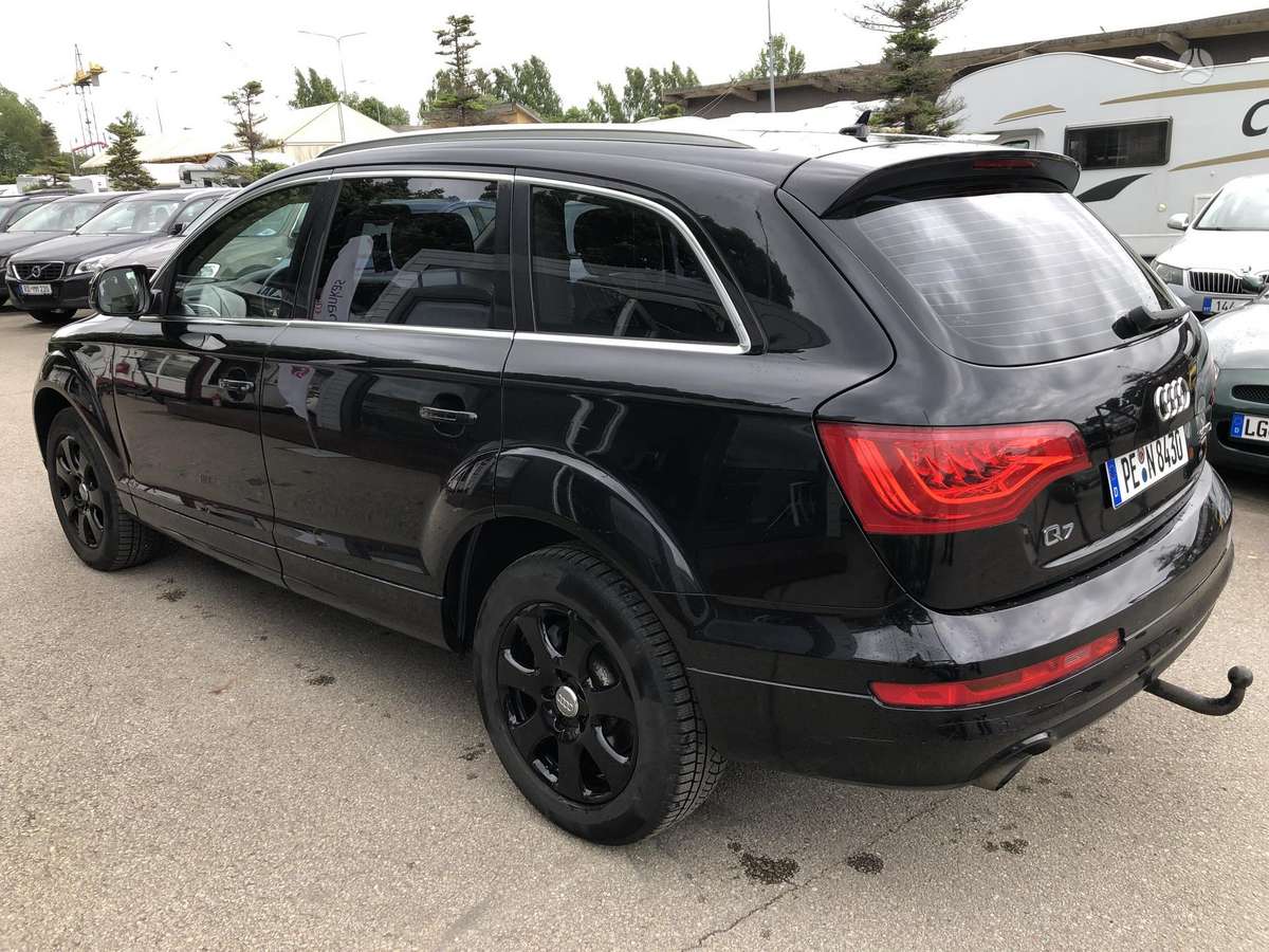 Audi Q7, 3.0 l., off-road / crossover