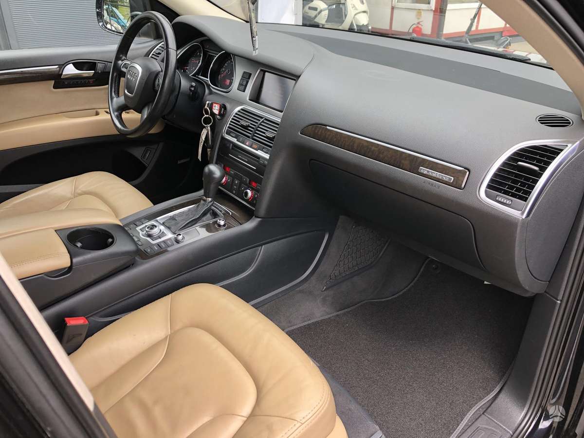 Audi Q7, 3.0 l., off-road / crossover