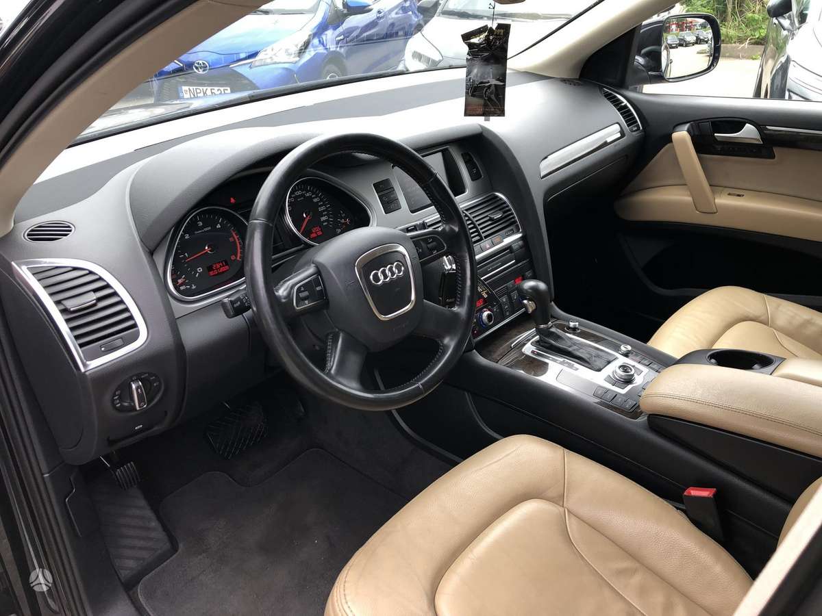 Audi Q7, 3.0 l., off-road / crossover
