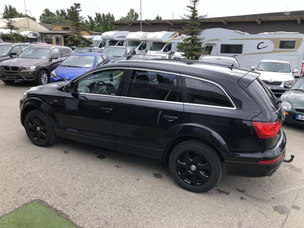Audi Q7, 3.0 l., off-road / crossover