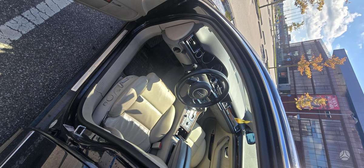 Audi A8, 4.2 l., Седан