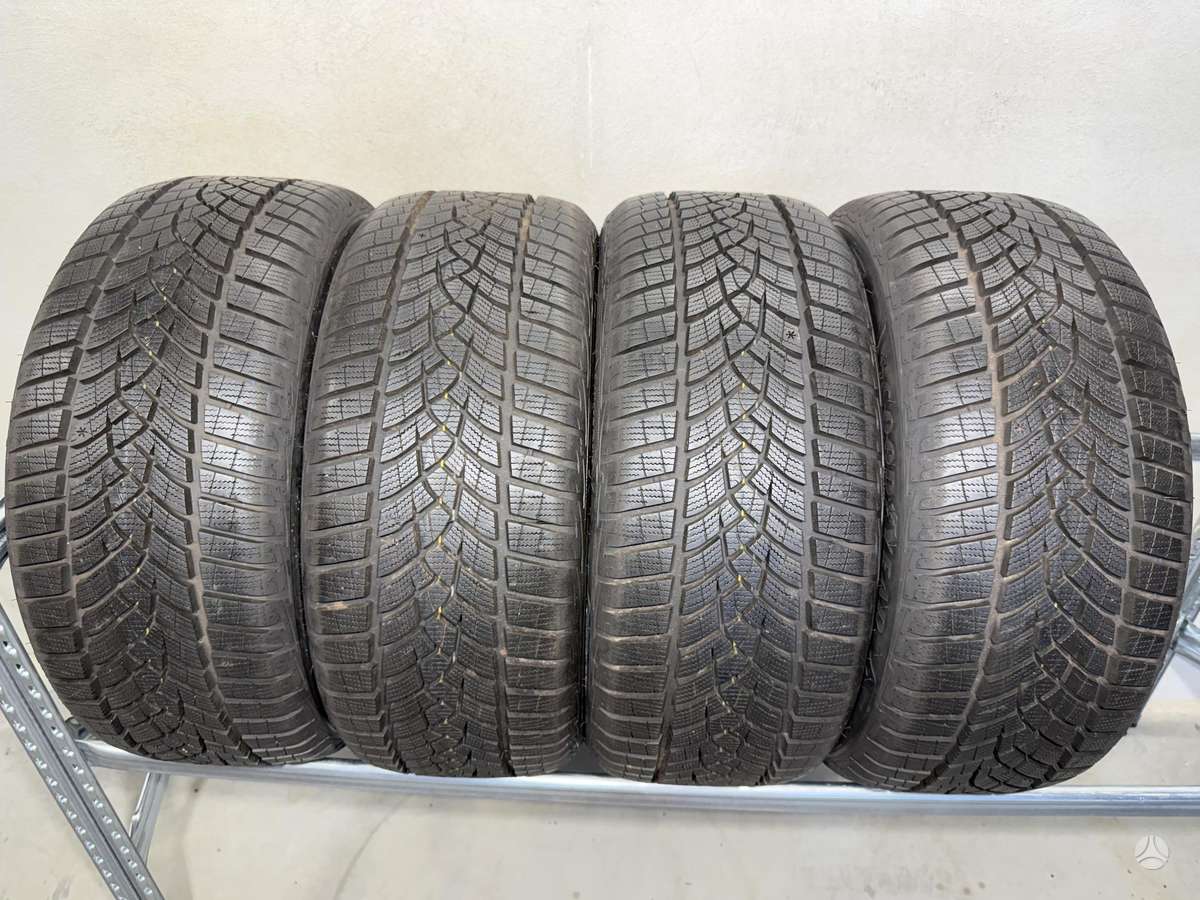 Goodyear Ultragrip performance/98-99%, winter 225/45 R17