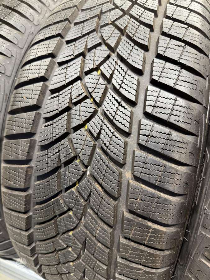 Goodyear Ultragrip performance/98-99%, winter 225/45 R17