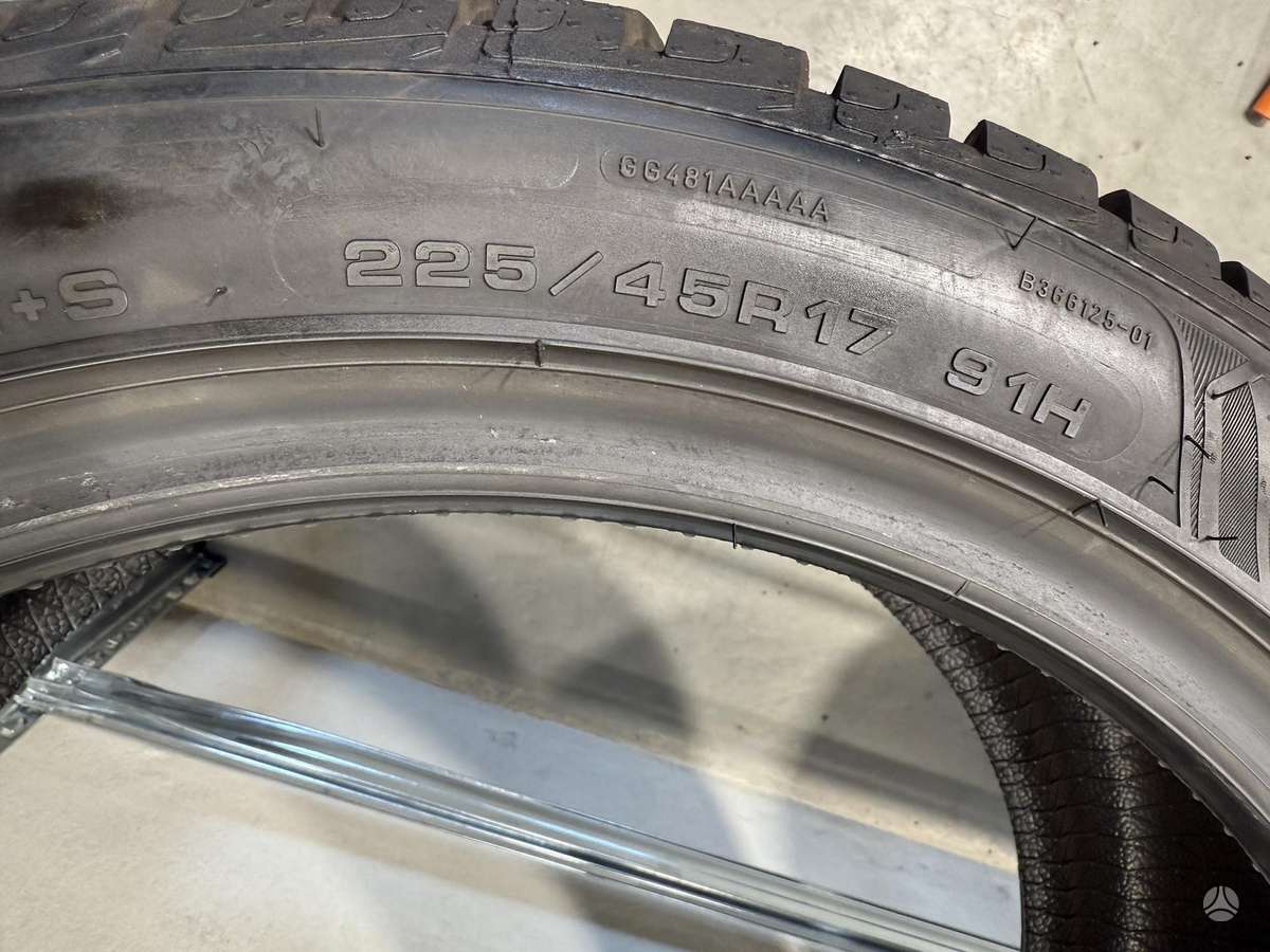 Goodyear Ultragrip performance/98-99%, winter 225/45 R17