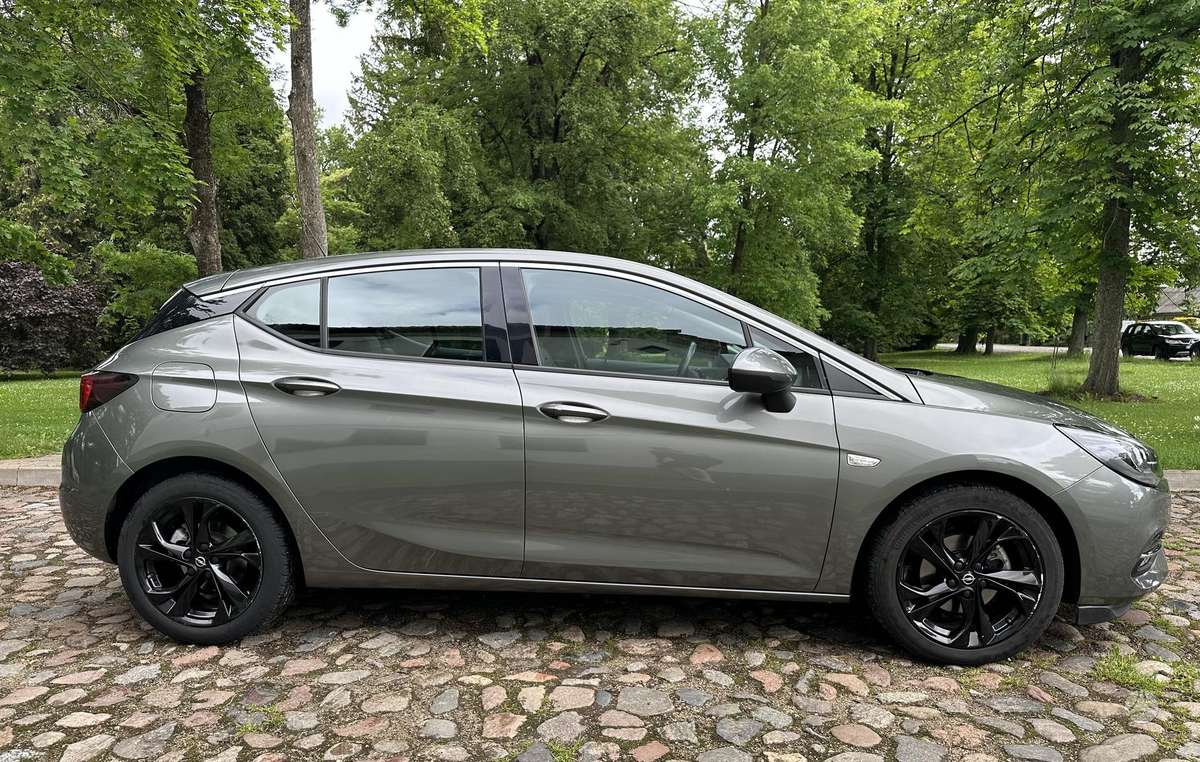 Opel Astra, 1.2 l., hatchback