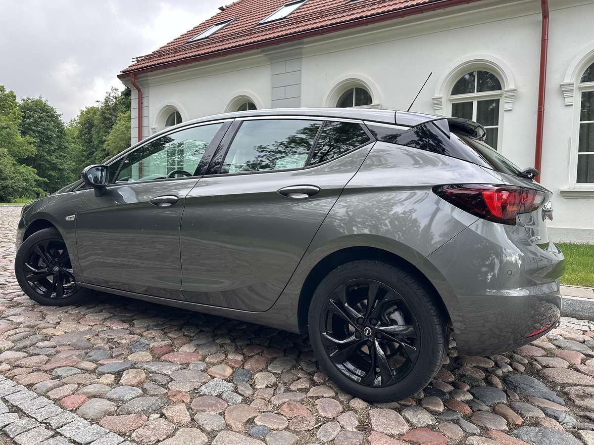 Opel Astra, 1.2 l., hatchback