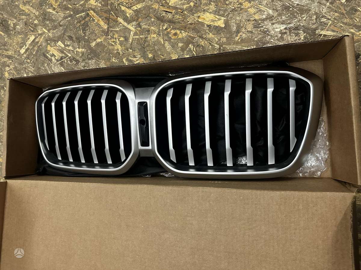 BMW X3 apdailos grotelės