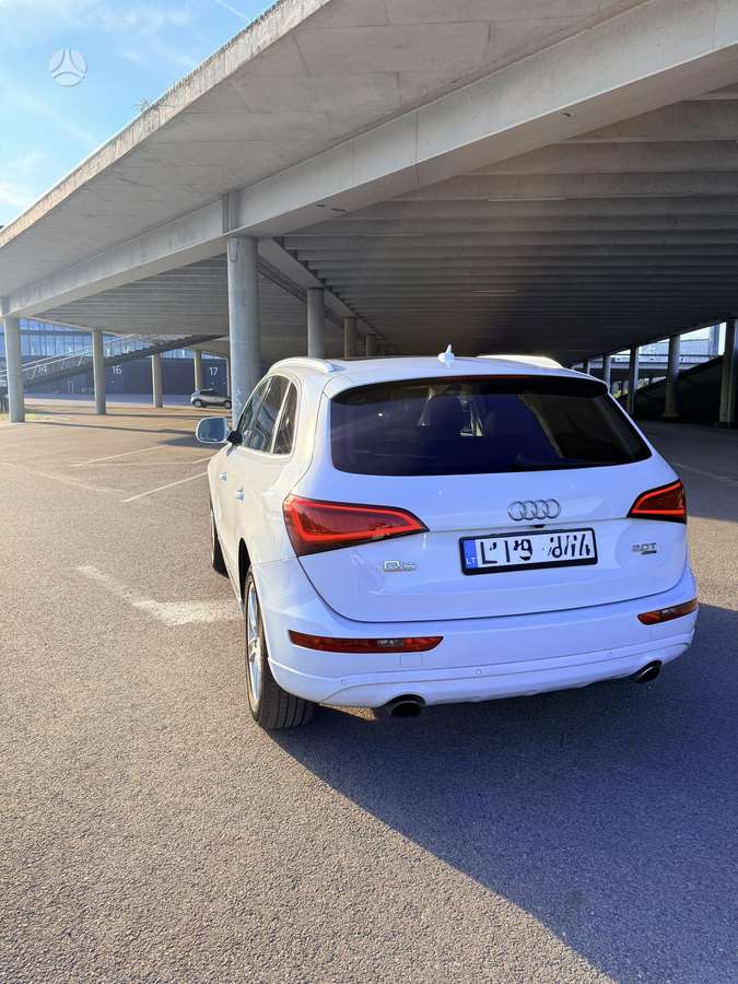 Audi Q5, 2.0 l., off-road / crossover