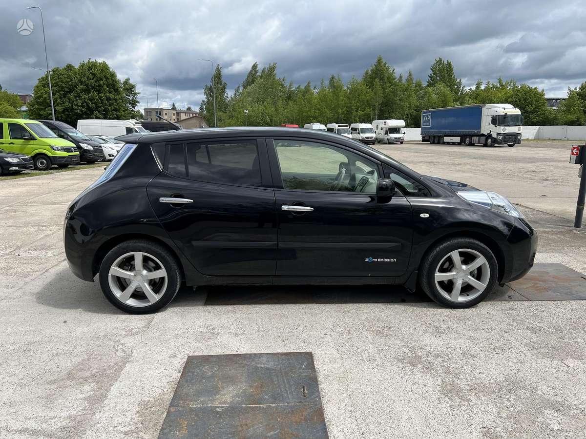 Nissan Leaf, hatchback