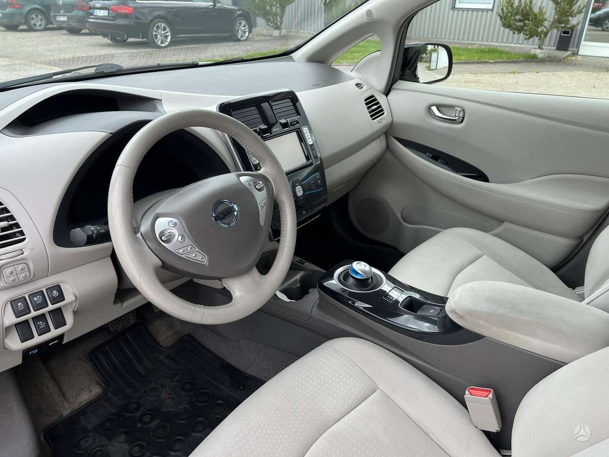Nissan Leaf, hatchback