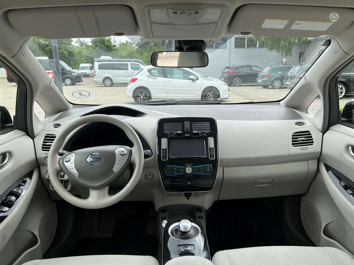 Nissan Leaf, hatchback