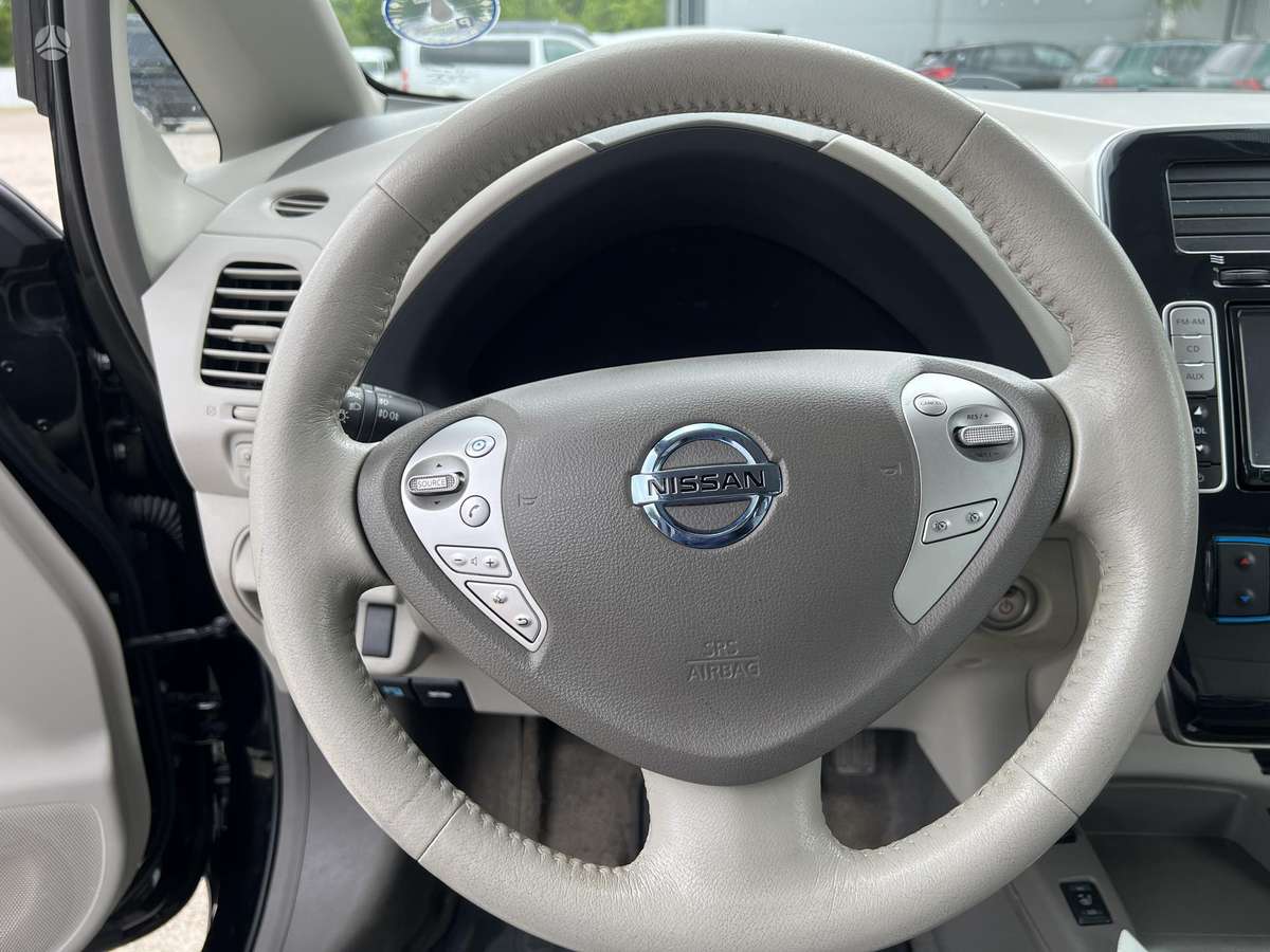 Nissan Leaf, hatchback