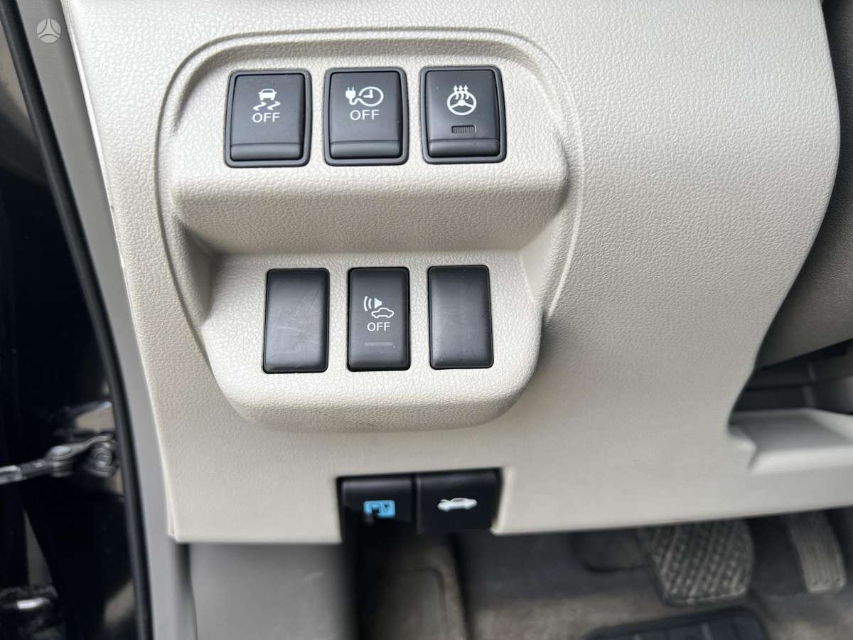 Nissan Leaf, hatchback