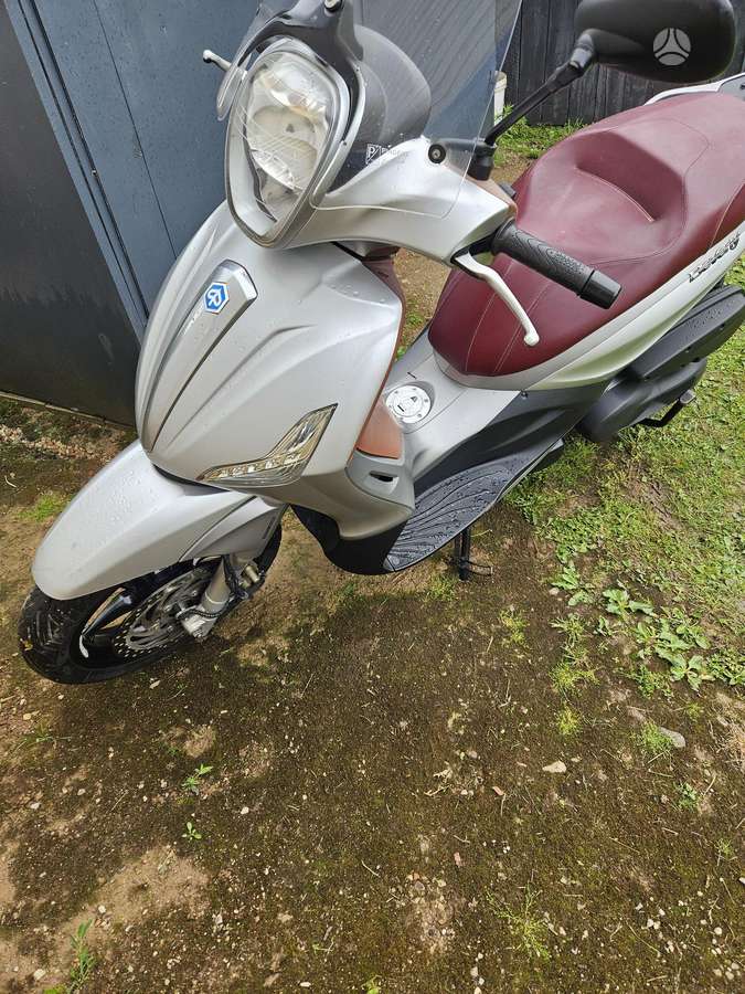 Piaggio Beverly 350cc, scooters / mopeds
