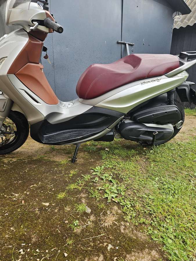 Piaggio Beverly 350cc, мотороллеры / мопеды