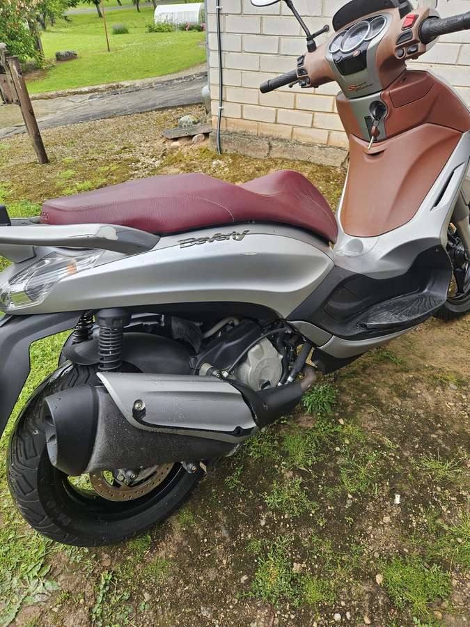 Piaggio Beverly 350cc, мотороллеры / мопеды